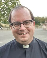 Messe d’installation de l’abbé François-Régis Jasnot à l’église de Saint-Jean-Pied-de-Port